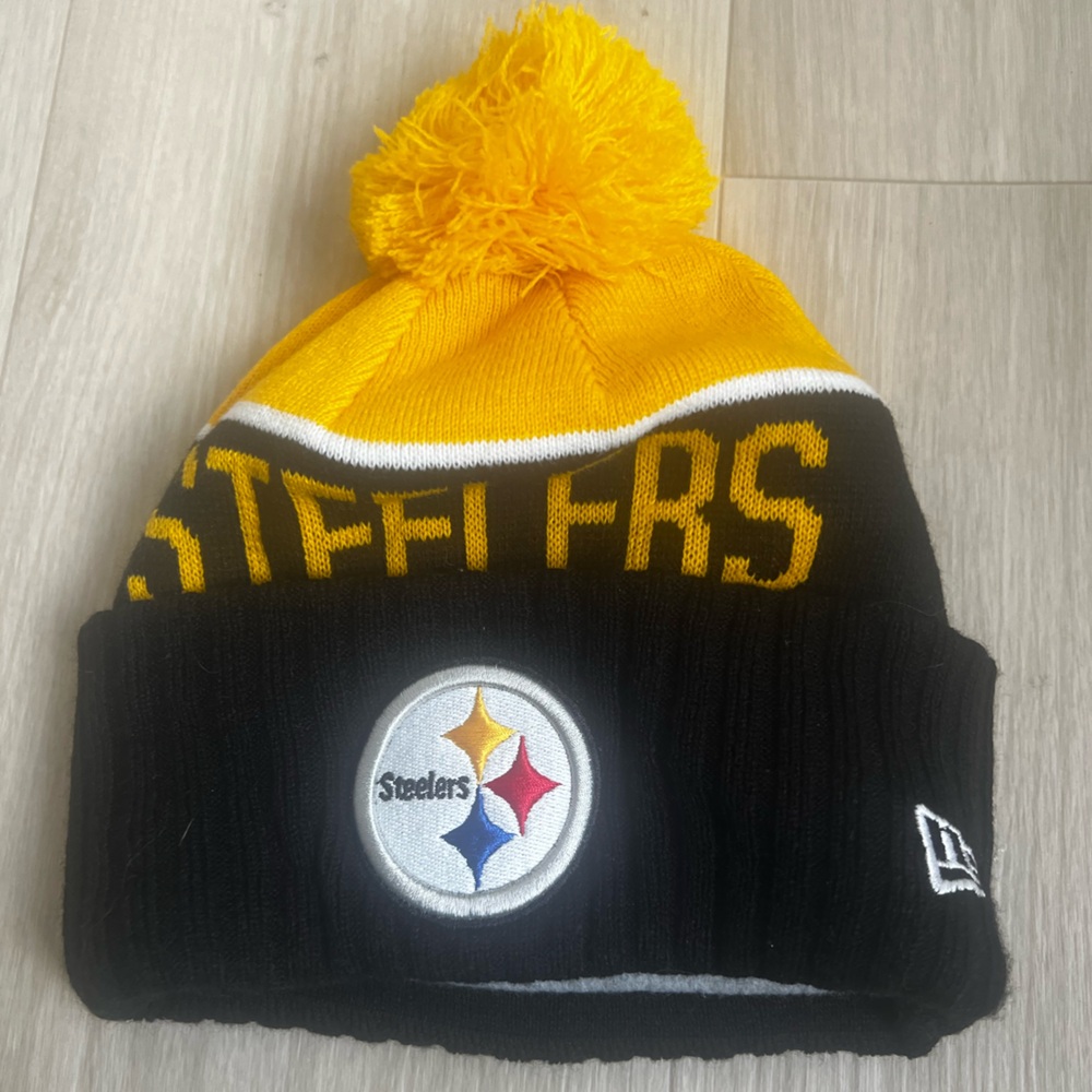 Steelers Beanie Yellow Black One Size Fits Most NFL Pom Pom New Era